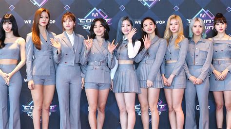 Se Informa Que Las 9 Miembros De TWICE Han Renovado Sus Contratos Con