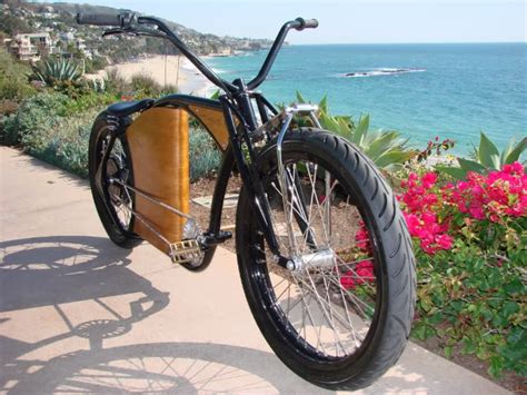The video basically shows not one but two royal enfield motorcycles that are modified to look like a bobber styled motorcycle. Marrs Cycles' M-1 E-Bike Looks Like a Harley Chopper