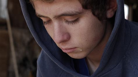 Joven Triste Deprimido Y Solitario Adolescente Llorando Con Lágrimas