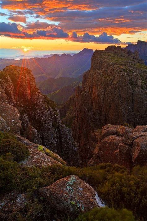 The Highest Mountain Range In Southern Africa Drakensberg Landscape