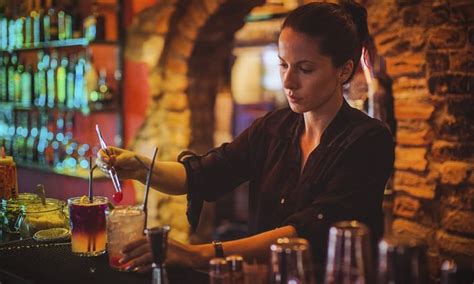 things to know before becoming a bartender