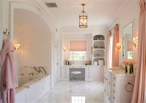 In 2021, you'll read a lot about texture. 20 Bathrooms With Beautiful Marble Floors
