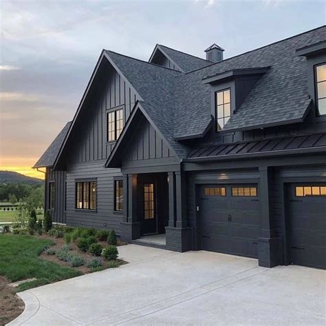 All Black Farmhouse Modern And Mysterious Craftsman House Exterior