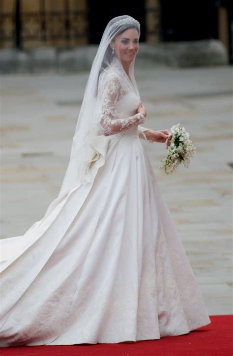 கேட் மிட்டில்டன்னின் திருமண உடை (ta) vestido de boda (es); kate middleton wedding dress cost | Celebrity wedding dresses