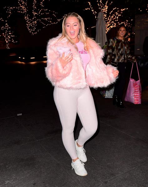 Iskra Lawrence Hot Celebs Home