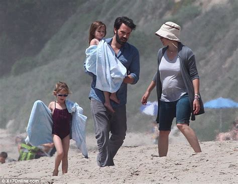 Jennifer Garner and Ben Affleck play happy families with ...