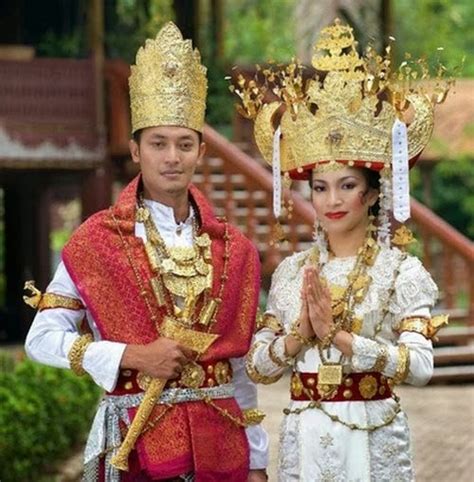 Ajukan pertanyaan tentang tugas sekolahmu. Blog Budaya Indonesia: Pakaian Adat Lampung : Pakaian Yang ...