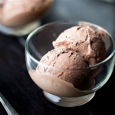 Make this delicious recipe next time you want to indulge in a rich, decadent, and impressive creamy dessert. Mexican Chocolate No-Churn Ice Cream Recipe Desserts with ...