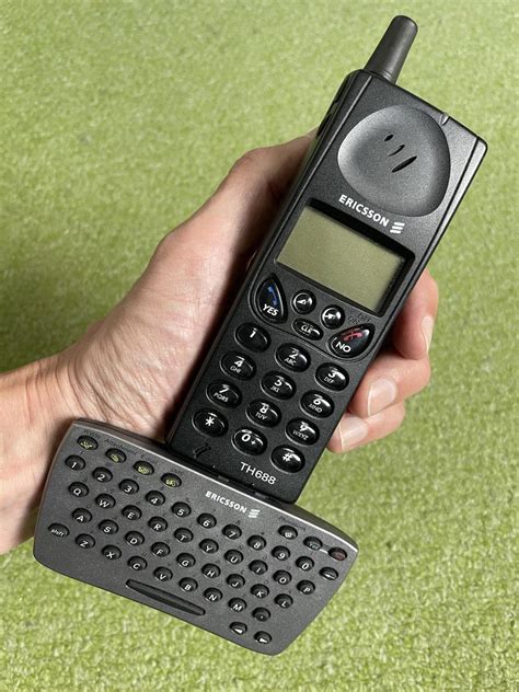 The Ericsson Gh688 The Height Of 1990s Cell Phone Tech Rnostalgia