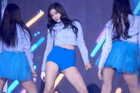 韩国女团不穿安全裤 短裤过于暴露 粉丝发图怒怼经纪公司偶像