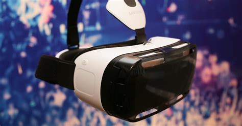 Samsung S Virtual Reality Kit Gear Vr Finally Launches Cnet