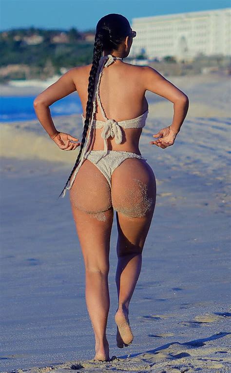 Kim Kardashian Slips Into A Daring Thong Bikini During Mexico Trip Nestia