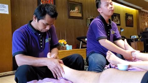 6 Relaxing Indonesian Relexology Foot Massage 🇮🇩 Malioboro Street Yogyakarta Indonesia 4k Asmr