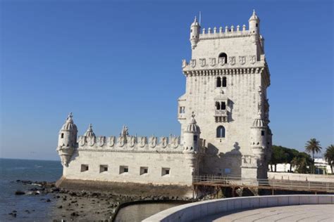 Die cafés in denen man seinen cafezinho nehmen kann, kacheln an den wänden (azulejos). Sehenswuerdigkeiten: Lissabon: Torre de Belém