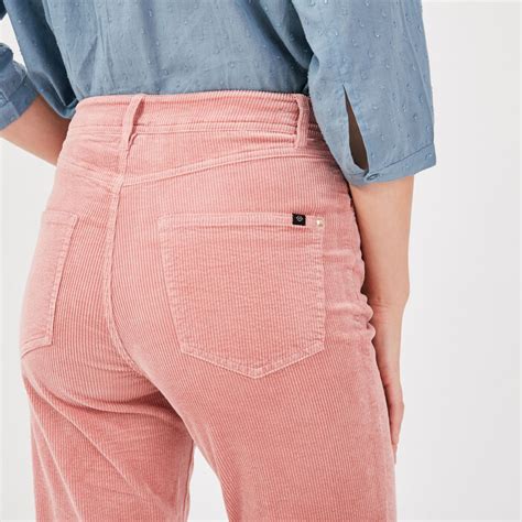 Il se distingue par sa couleur orange estival qui s'associera parfaitement à un caraco et une. Pantalon mom velours côtelé rose femme | Bonobo