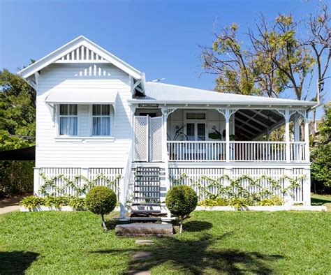 Colourful Update Of A Classic Queenslander Home Homes To Love