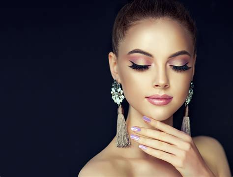Wallpaper Manicure Makeup Beautiful Face Young Woman Earrings