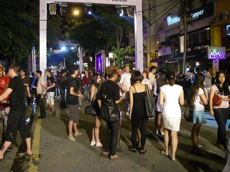Bārs, bārs, kokteiļu bārs, vīna bārs, pub grub, malaizija, $ $ $ saglabāt vēlmju sarakstā. Things to do in Kuala Lumpur: Street Party, Changkat Bukit ...