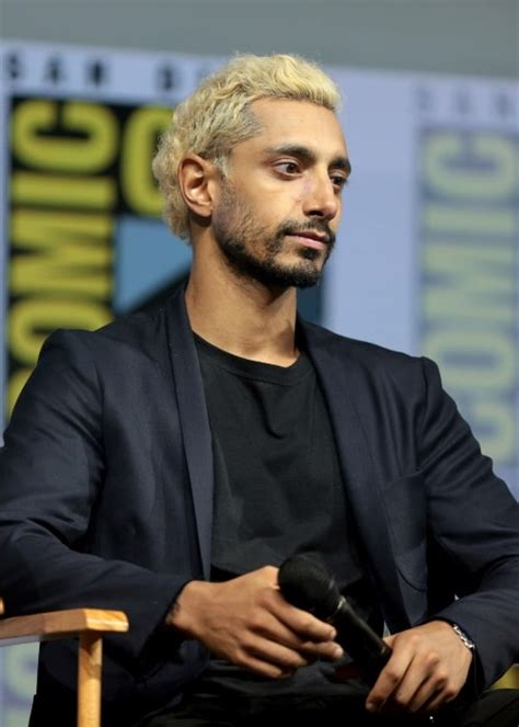 The cameras caught ahmed asking the photographers to pause for a second so that he could fix her hair. Riz Ahmed Height, Weight, Age, Body Statistics - Healthy Celeb