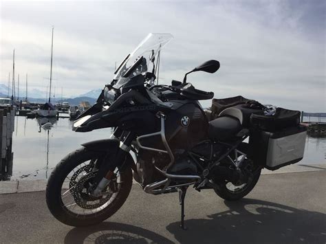 As for stopping power, the bmw r 1200 gs adventure triple black braking system includes double disc. BMW R1200GS Adventure Triple Black 2017 review | Adventure ...
