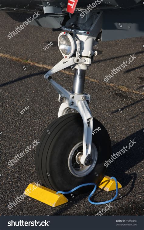 Aircraft Undercarriage Stock Photo 39068908 Shutterstock