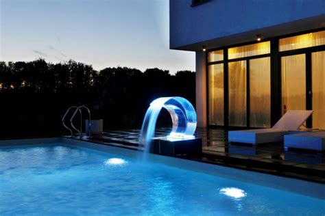 Acrylic Glass Pool Fountain Led