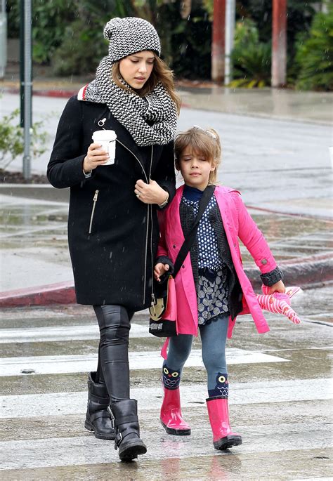 Jessica Alba Street Style Breakfast At Le Pain Quotidien In West