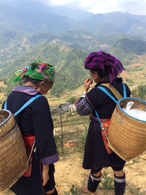 Black Hmong woman with their beautiful baskets April 20 2015 | Hmoob, Women, Hmong
