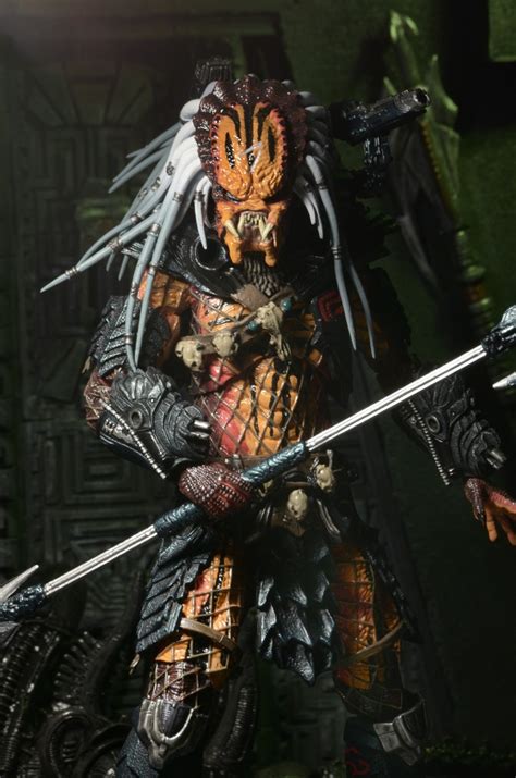 Closer Look Predator Deluxe Clan Leader NECAOnline Com