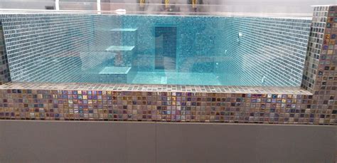 Spa de natação acima do piso Tilestone Pools one piece tiled pools