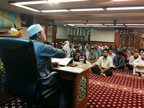 Kuliah Zohor Perdana Bersama Ustaz Wadi Anuar Surau Wakaf Ahmad