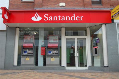 Santander er en norsk bank, og er størst på billån i norge. Santander closures: which bank branches are closing ...