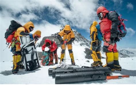 On Mt Everest Natgeo Scientists Have Installed The Highest Weather