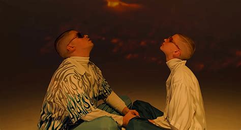 Jhay cortez) y más canciones! Νέο Music Video | Bad Bunny - Caro | SounDarts