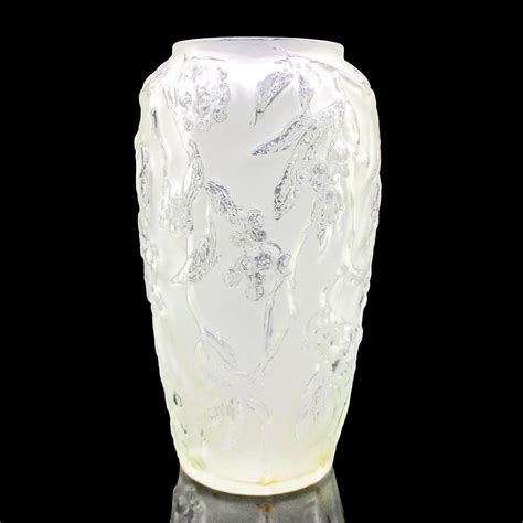 Bid Now Vintage Consolidated Phoenix Art Glass Vase Bittersweet June 2 0122 9 00 Am Edt