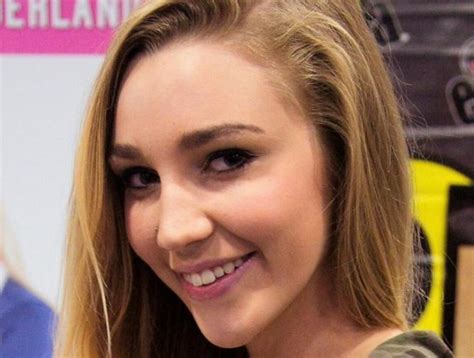 How To Contact Kendra Sunderland Phone Number Fanmail Address Email