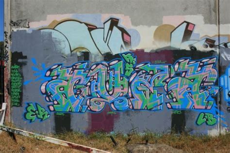 Aplikasi menyediakan beberapa contoh desain grafiti terbaru dalam desain nama teman teman. Graffiti or Art (39 pics) - Izismile.com