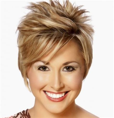 14 Best Short Haircuts 2020 for Women with Round Faces