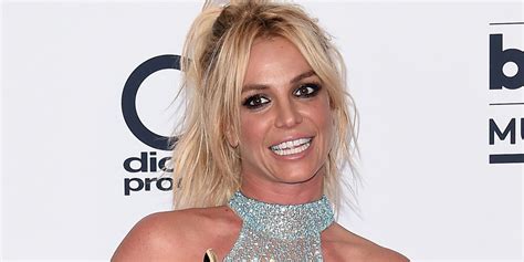 britney spears proudly flaunts her toned booty in a new topless bikini instagram