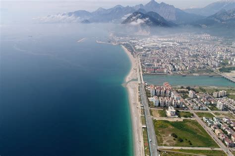 Antalyas Famous Konyaaltı Beach Retreats 50 Meters Due To Erosion