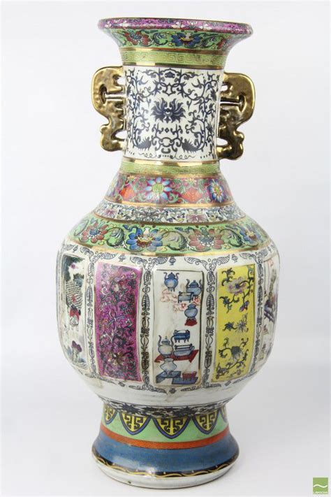 Large Chinese Vase With Polychrome Flower Design In The Famile