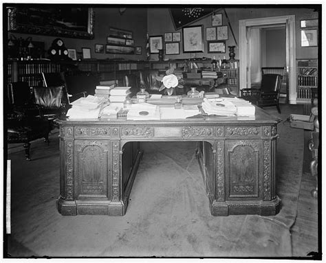 Post News Secrets Of The Oval Offices Resolute Desk Used By Every