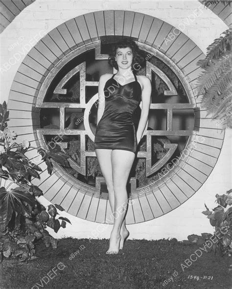 8b20 8508 Ava Gardner In Her New Swimsuit 8b20 8508 Ebay Ava Gardner Classic Hollywood Old