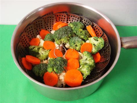 La técnica correcta para cocinar verduras al vapor es uno de los básicos para una alimentación saludable y nosotros te ayudamos con los mejores tips. cocina al vapor - Cocinar para mi familia