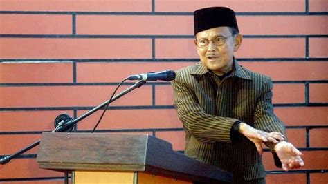 Maybe you would like to learn more about one of these? Kenang BJ Habibie, Al Ghazali dan El Rumi Unggah Foto Bersama