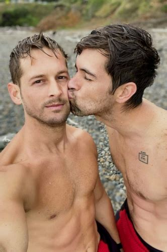 Shirtless Male Beefcake Gay Interest Couple Cheek Kiss Beach Guys X Photo E Ebay