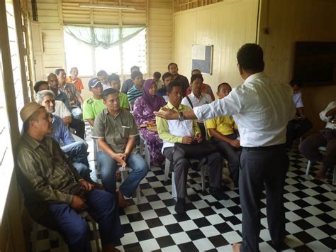 Saksi berkata, kumpulan bersenjata yang menaiki beberapa kenderaan itu menyerbu masuk klinik. PUSAT RAWATAN DAN PEMULIHAN DADAH: PROFIL PERSATUAN