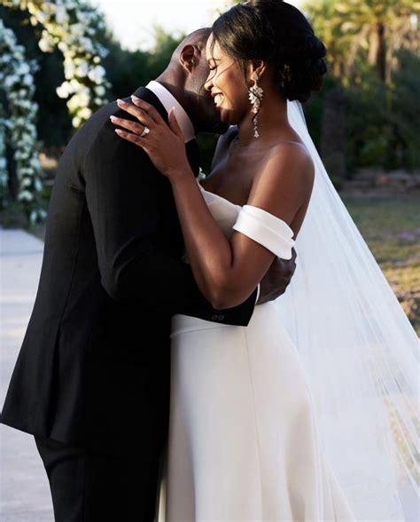 Idris Elba Married Sabrina Dhowre In Vera Wang Gown Moroccan Wedding