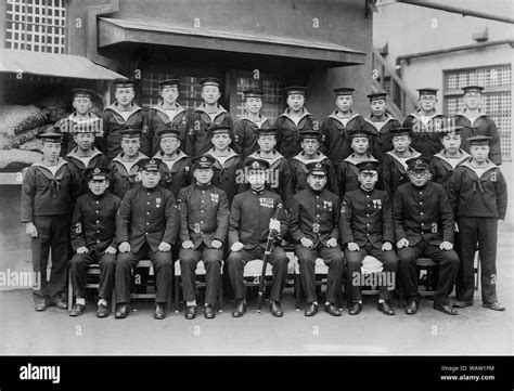 1920 Japón Cadetes De La Marina Japonesa Cadetes Uniformados Y
