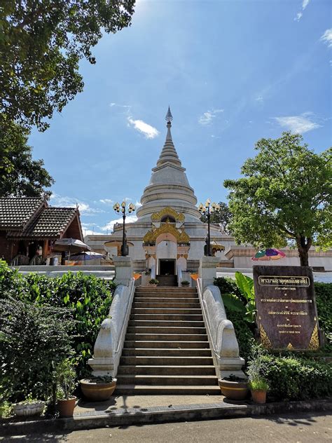 Temples In Thailand Chiangrai Wat Phra That Pha Ngao